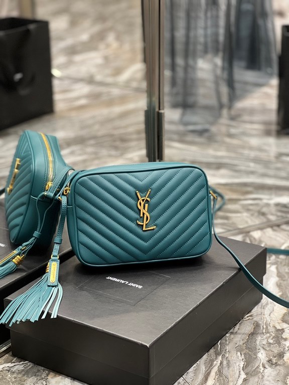 [In Stock Seconds]    Camera Bag_ Turquoise Green Gold BuckleTop imported Italian cowhide camera bag, Hong Kong purchased zp open molding and typing, to do exactly the same! Very delicate! Adjustable shoulder strap with 