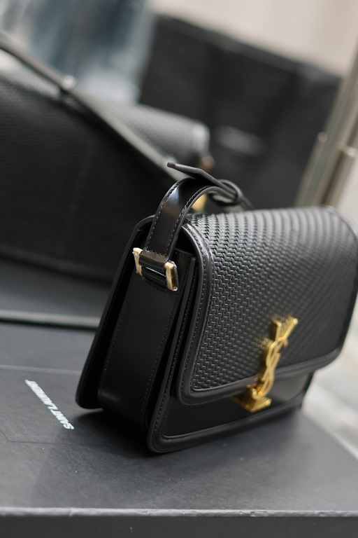 ]Black Braided with Gold Buckle_23cmMust fire models, not yet listed on the attack on the entire fashion circle, nostalgic left bank, inspired by the Paris left bank street name Rue De Solferino for the name! The bag is 