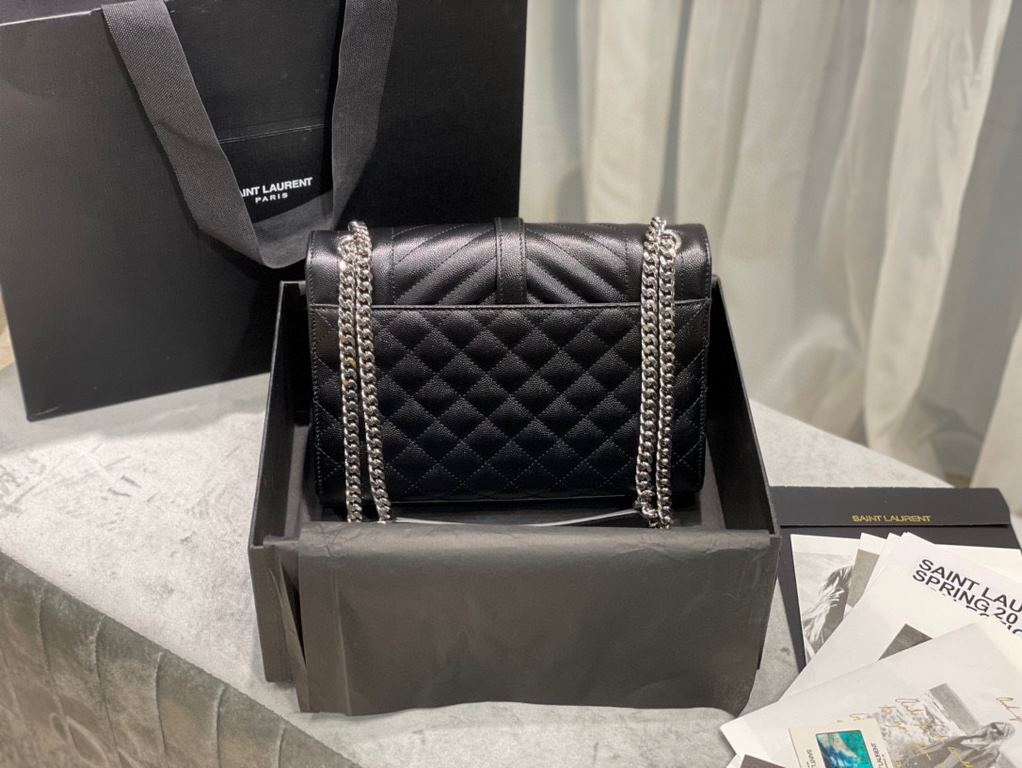 [In stock in seconds]#        #[Original leather version#Black with silver buckles#Medium Grain Embossed Quilted Leather Envelope BagClassic is timeless, the beauty of the heavenly V grain quilted diamond caviar pattern,