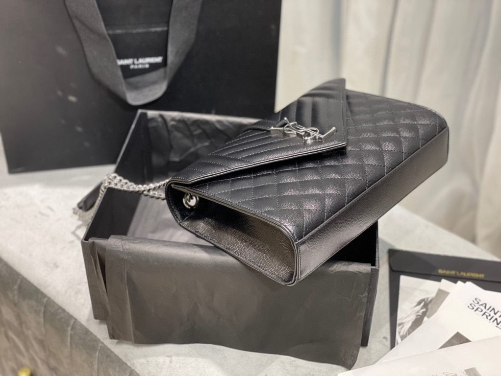 [In stock in seconds]#        #[Original leather version#Black with silver buckles#Medium Grain Embossed Quilted Leather Envelope BagClassic is timeless, the beauty of the heavenly V grain quilted diamond caviar pattern,