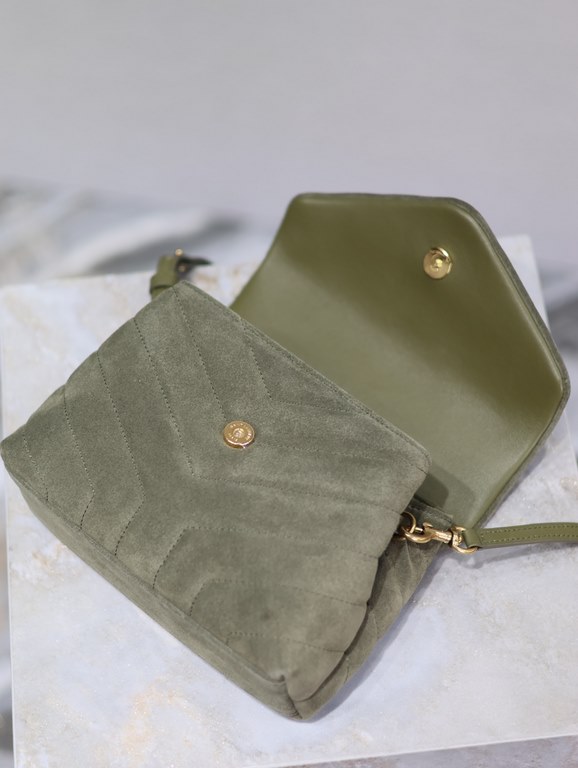 Loulou 20cm-Army Green FrostedY family classic explosive models! The most practical and versatile, imported Italian cowhide leather carefully crafted, feel great! The bag is ultra-lightweight, not the slightest sense of 