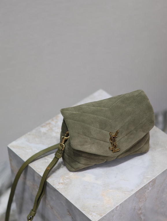 Loulou 20cm-Army Green FrostedY family classic explosive models! The most practical and versatile, imported Italian cowhide leather carefully crafted, feel great! The bag is ultra-lightweight, not the slightest sense of 