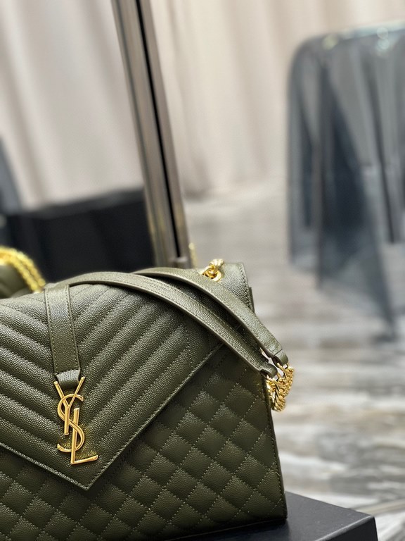 [In stock in seconds]#Envelope# olive green with gold buckleLarge grained embossed quilted leather envelope bagClassic is timeless, the beauty of the V grain quilted diamond caviar pattern, Italian cowhide leather with e