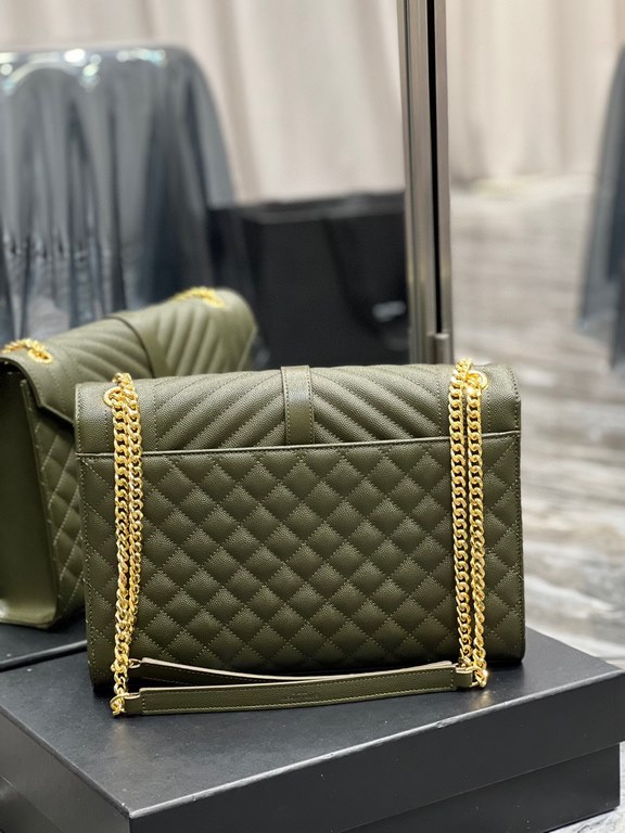 [In stock in seconds]#Envelope# olive green with gold buckleLarge grained embossed quilted leather envelope bagClassic is timeless, the beauty of the V grain quilted diamond caviar pattern, Italian cowhide leather with e