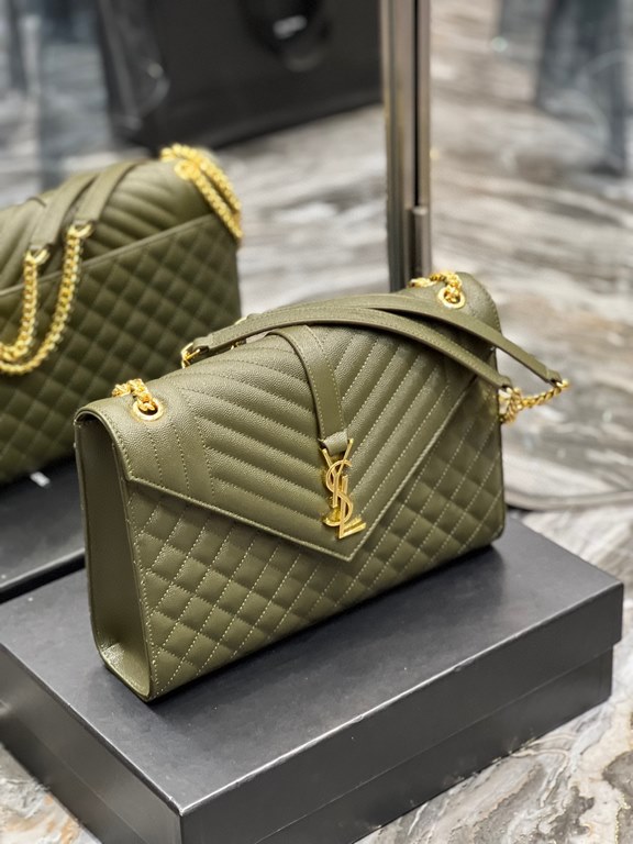 [In stock in seconds]#Envelope# olive green with gold buckleLarge grained embossed quilted leather envelope bagClassic is timeless, the beauty of the V grain quilted diamond caviar pattern, Italian cowhide leather with e