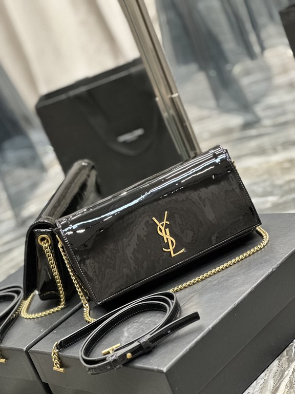 NEW] Black Gold Buckle Patent Leather _       When it comes to the hottest bags of the past two years, there must be the name of the underarm bag! A thin shoulder strap to carry up, the bag just clamped in the armpit pos