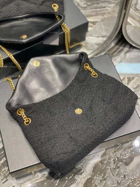 [In stock in seconds]Autumn and winter tweed models out la   ♀Opened up Loulou puffer launched a new tweed flower with leather series   ♀The designer still expresses the bag type as gentle and elastic, expressing more wa