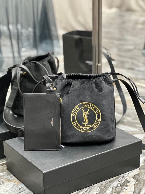 [In Stock Seconds＜Black＞ RIVE GAUCHE new embroidery with cowhide drawstring bucket bagFollowing the RIVE GAUCHE series is another value explosion Bucket bag shape with drawstring design, the front is decorated with the c