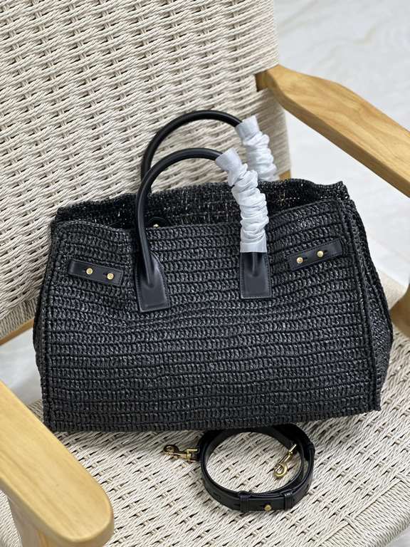 Sac de jour_Organizer bag in woven raffiaArtistic in nature, the raffia weave is very solid, super textured and uniquely crafted, with a classic metal logo and lots of details. You can't go wrong with this everyday bag, 