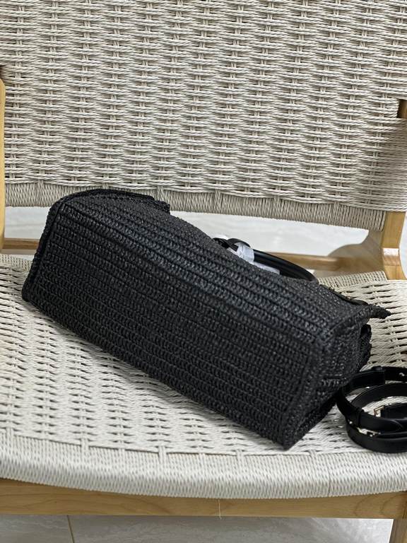 Sac de jour_Organizer bag in woven raffiaArtistic in nature, the raffia weave is very solid, super textured and uniquely crafted, with a classic metal logo and lots of details. You can't go wrong with this everyday bag, 