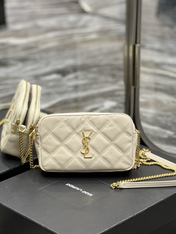 Counter latest BECKY rhombic quilted double zipper clutch bag, made of original lambskin with quite delicate feel, with rhombic quilted pattern and simple iconic logo, atmospheric classic and versatile! Double zipper des