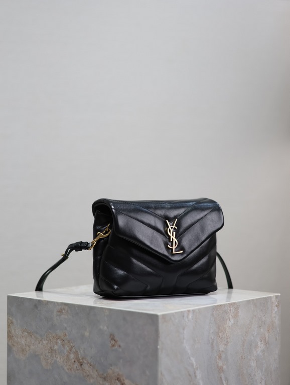 Loulou 20cm-Black Gold BuckleY family classic explosive models! The most practical and versatile, imported Italian cowhide leather carefully crafted, feel great! The bag is ultra-light weight, no sense of burden, countle