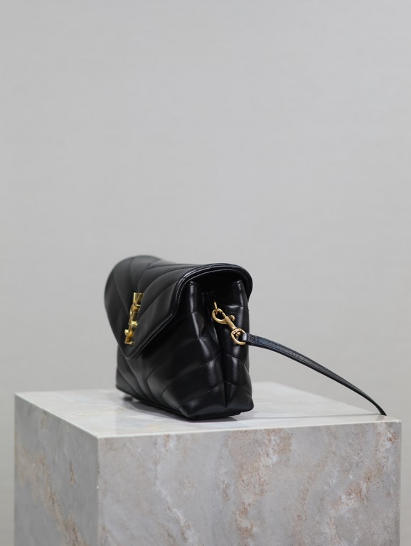 Loulou 20cm-Black Gold BuckleY family classic explosive models! The most practical and versatile, imported Italian cowhide leather carefully crafted, feel great! The bag is ultra-light weight, no sense of burden, countle