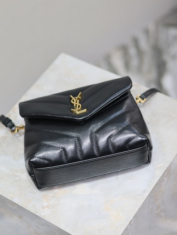 Loulou 20cm-Black Gold BuckleY family classic explosive models! The most practical and versatile, imported Italian cowhide leather carefully crafted, feel great! The bag is ultra-light weight, no sense of burden, countle