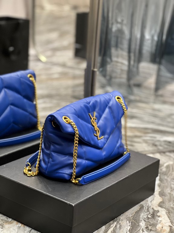 [In stock in secondsElectric Blue with Gold Buckle-            Size 29x17x11cmModel 577476