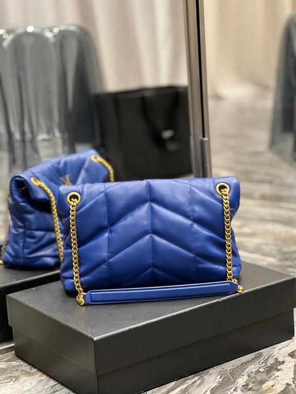 [In stock in secondsElectric Blue with Gold Buckle-            Size 29x17x11cmModel 577476