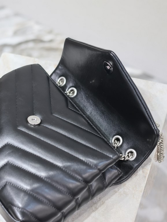 Loulou 23cm-Black with Silver BuckleY family classic explosive models! The most practical and versatile, imported Italian cowhide leather carefully crafted, feel great! The bag is ultra-light weight, no sense of burden, 