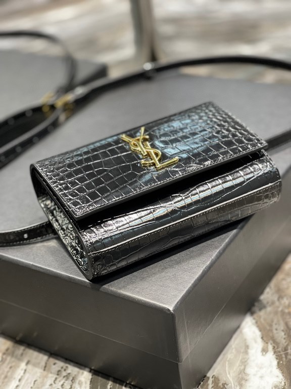 [In Stock Seconds]    _crocodile waist packsCounter the latest adjustable fanny pack, detachable flap pouch can be used separately as a handbag, only one size Oh, the length adjustment range of 65-110cm! 100% calfskin, a