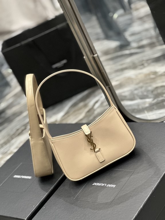 5   7       Original leather version] Soybean sand colorThe Y's hot underarm bag is available in a small mini size while it's still hot! Although the design of this bag is not an eye-catching bag, but it really belongs t