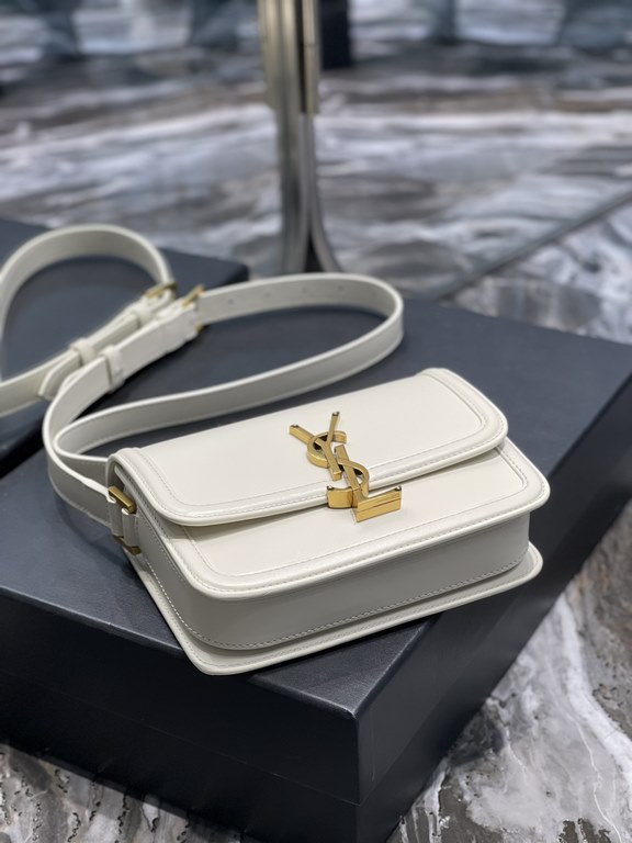 ]White Gold Buckle_19cmMust fire models, not yet listed on the attack on the entire fashion circle, nostalgic left bank, inspired by the Paris left bank street name Rue De Solferino for the name! The bag is made of origi