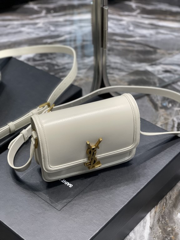 ]White Gold Buckle_19cmMust fire models, not yet listed on the attack on the entire fashion circle, nostalgic left bank, inspired by the Paris left bank street name Rue De Solferino for the name! The bag is made of origi