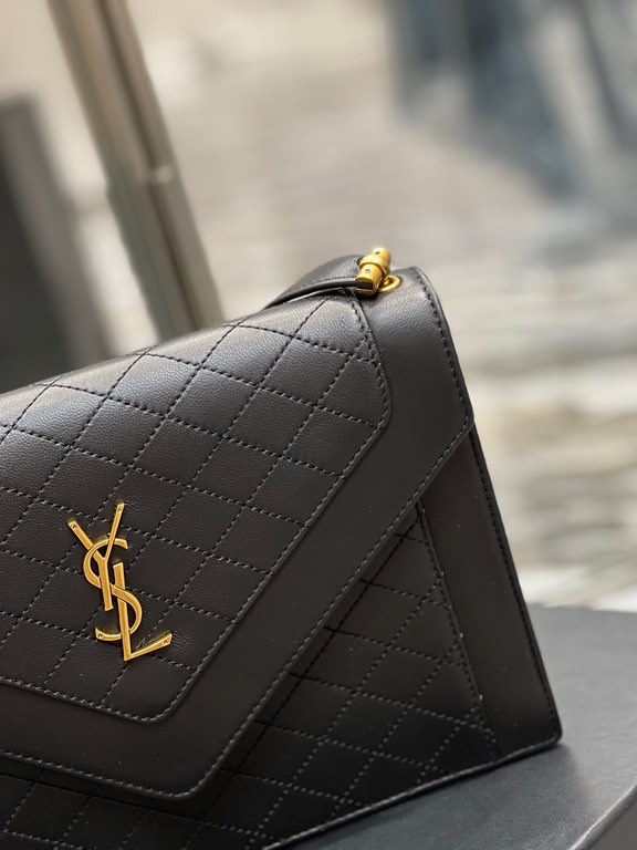 [In stock in seconds]     quilted pattern envelope bag, using Italian lambskin, full leather inside and outside, with fine handmade carefully, exclusive customized metal Y logo highlights the individuality, flap design t