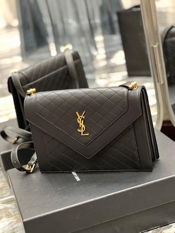 [In stock in seconds]     quilted pattern envelope bag, using Italian lambskin, full leather inside and outside, with fine handmade carefully, exclusive customized metal Y logo highlights the individuality, flap design t