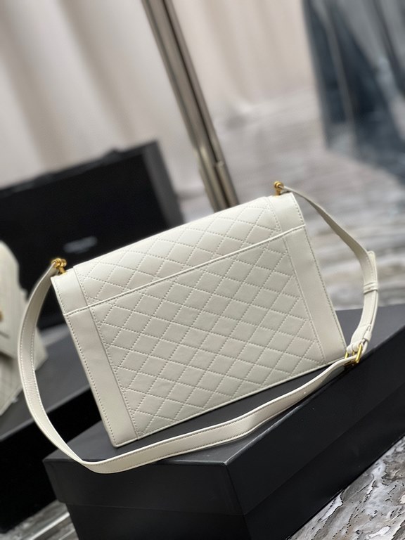 [In stock in seconds]     quilted pattern envelope bag, using Italian lambskin, full leather inside and outside, with fine handmade carefully, exclusive customized metal Y logo highlights the individuality, flap design t