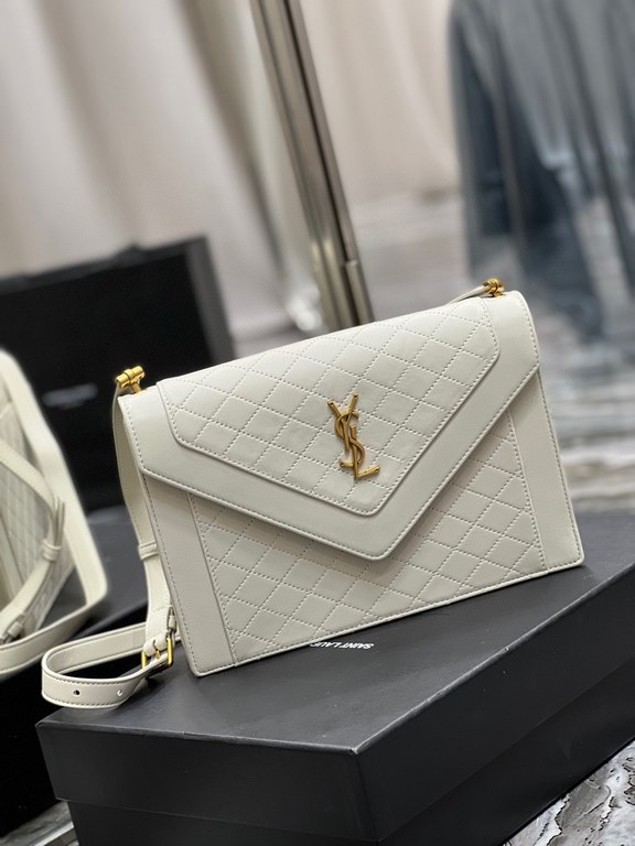 [In stock in seconds]     quilted pattern envelope bag, using Italian lambskin, full leather inside and outside, with fine handmade carefully, exclusive customized metal Y logo highlights the individuality, flap design t