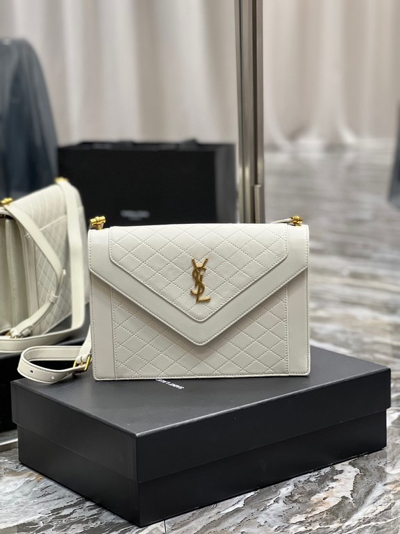 [In stock in seconds]     quilted pattern envelope bag, using Italian lambskin, full leather inside and outside, with fine handmade carefully, exclusive customized metal Y logo highlights the individuality, flap design t