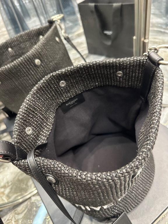 [In stock in seconds][            ]Counter the latest RIVE GAUCHE French woven bucket bag, simple atmospheric modeling is definitely a street shoot explosion, Rose is also using Oh! The body of the bag is made of importe