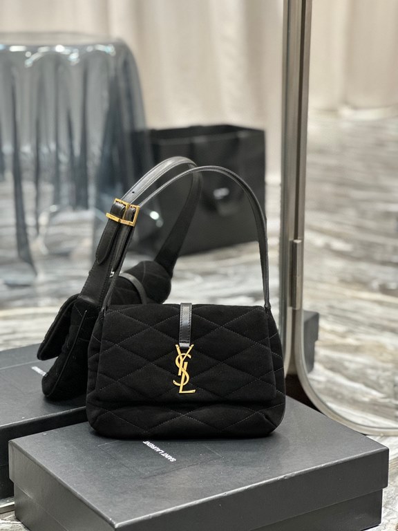 [In stock in seconds]LE 57 series quilted underarm bag frosted modelThese days without an underarm bag are embarrassed to say they are a hipster, right The whole bag is quilted with diamond pattern, the front metal logo 