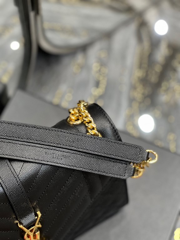 [In stock in seconds]#Envelope# Black with Gold BuckleMedium grain embossed quilted leather envelope bagClassic is timeless, the beauty of the V pattern spelling diamond pattern of caviar, Italian cowhide with eye-catchi