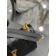 [In stock in seconds]#Envelope# Black with Gold BuckleMedium grain embossed quilted leather envelope bagClassic is timeless, the beauty of the V pattern spelling diamond pattern of caviar, Italian cowhide with eye-catchi