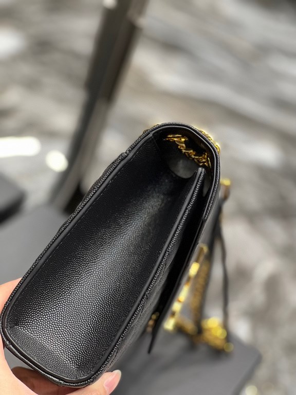 [In stock in seconds]#Envelope# Black with Gold BuckleMedium grain embossed quilted leather envelope bagClassic is timeless, the beauty of the V pattern spelling diamond pattern of caviar, Italian cowhide with eye-catchi