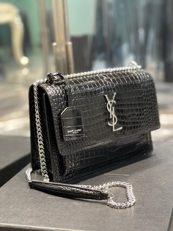 [In stock in seconds]              #Black with silver buckle #Unbeatable classic crocodile print sunset bag! Out for such a long time the heat is still unabated, it can be seen that it is loved to an extraordinary degree