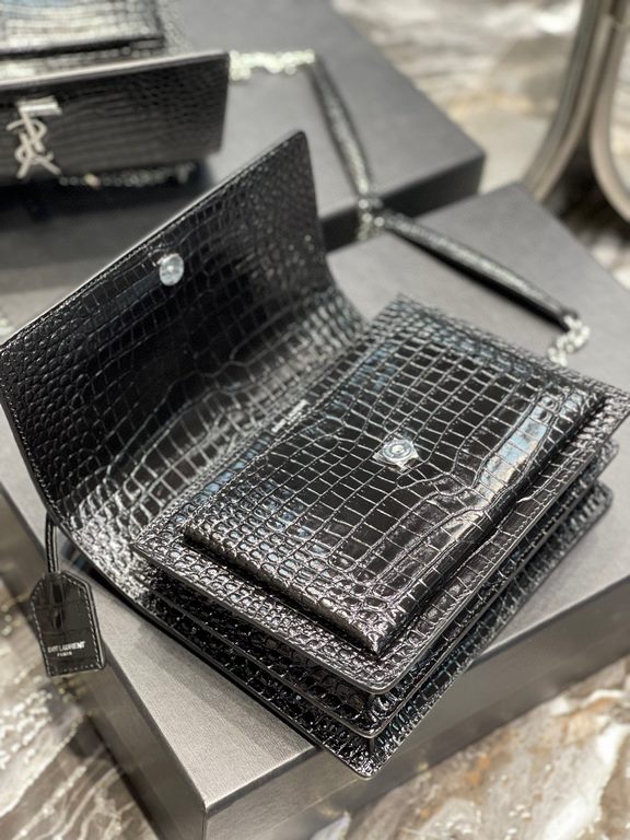 [In stock in seconds]              #Black with silver buckle #Unbeatable classic crocodile print sunset bag! Out for such a long time the heat is still unabated, it can be seen that it is loved to an extraordinary degree