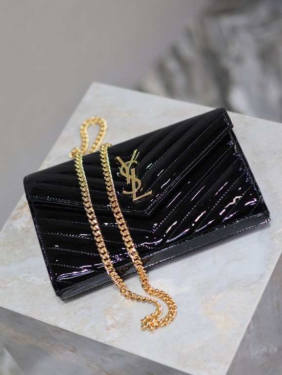 Black gold buckle patent leather_MONOGRAM_Envelope Bag. Super practical a small bag, the most classic style, upgrade the most advanced version, 100% Italian calf leather with fine handmade; customized metal Y family logo