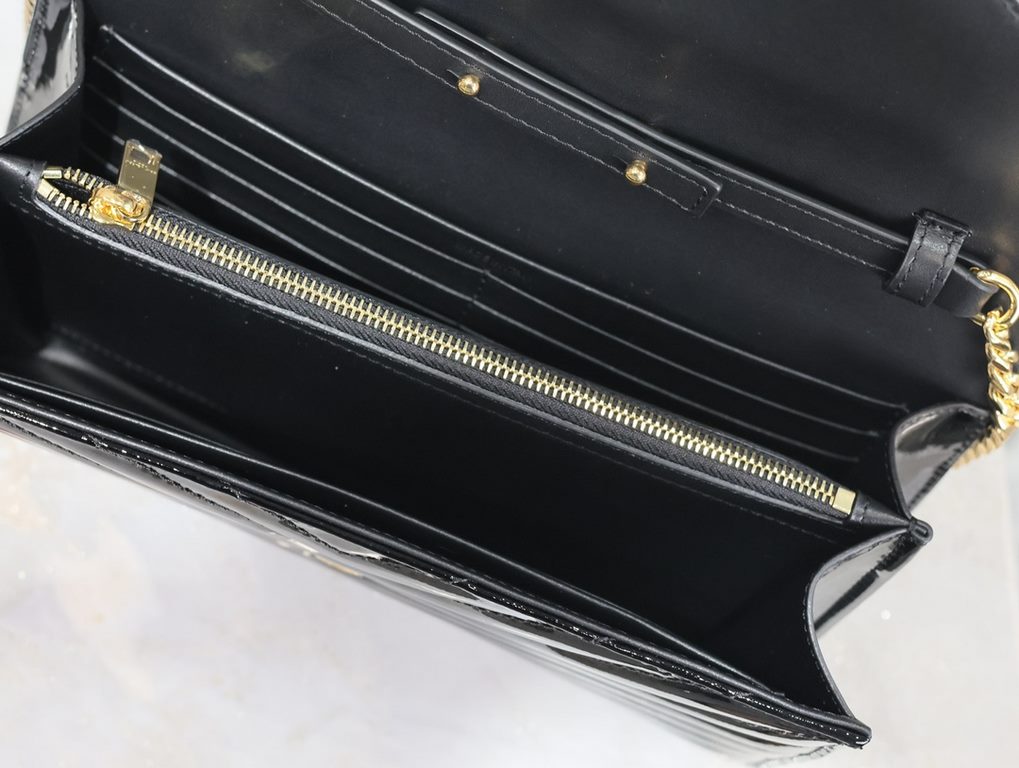 Black gold buckle patent leather_MONOGRAM_Envelope Bag. Super practical a small bag, the most classic style, upgrade the most advanced version, 100% Italian calf leather with fine handmade; customized metal Y family logo