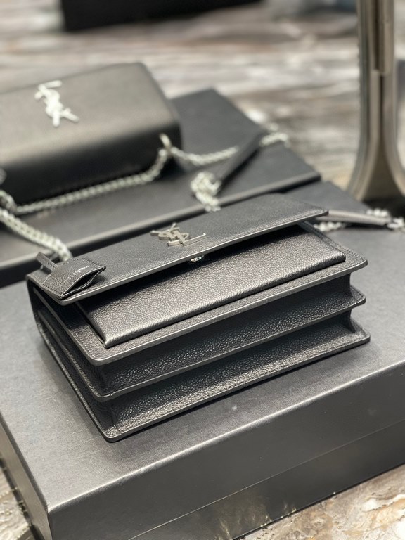 [In stock in seconds]              #Black with silver buckle and diamond patternUnbeatable classic sunset sunset bag! Out for such a long time the heat is still unabated, it can be seen that it is loved to an extraordina