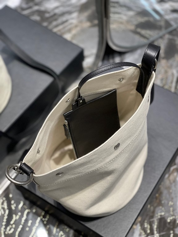 [In stock in seconds][            ]Counter the latest RIVE GAUCHE French linen bucket bag, simple atmospheric modeling is definitely a street shoot explosion, Rose is also using Oh! The body of the bag is made of importe