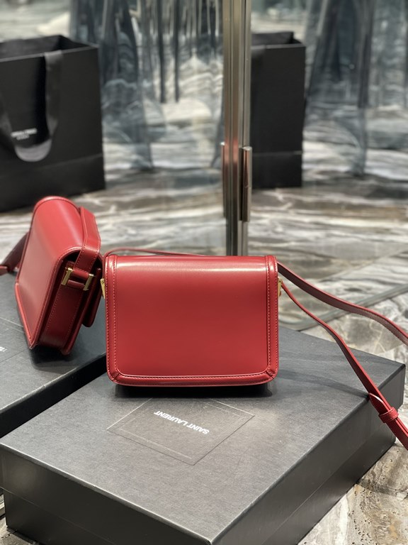 ]Date Red Gold Buckle_19cmMust fire models, not yet listed on the attack on the entire fashion circle, nostalgic left bank, inspired by the Paris left bank street name Rue De Solferino for the name! The bag is made of or