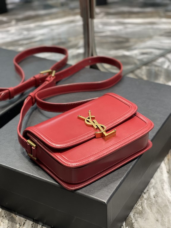 ]Date Red Gold Buckle_19cmMust fire models, not yet listed on the attack on the entire fashion circle, nostalgic left bank, inspired by the Paris left bank street name Rue De Solferino for the name! The bag is made of or