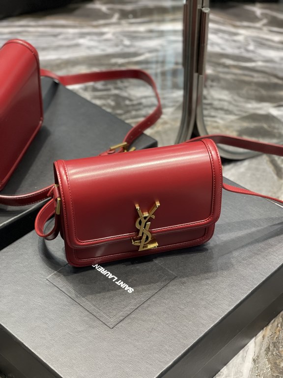 ]Date Red Gold Buckle_19cmMust fire models, not yet listed on the attack on the entire fashion circle, nostalgic left bank, inspired by the Paris left bank street name Rue De Solferino for the name! The bag is made of or