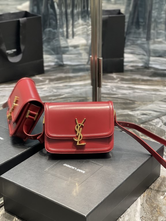 ]Date Red Gold Buckle_19cmMust fire models, not yet listed on the attack on the entire fashion circle, nostalgic left bank, inspired by the Paris left bank street name Rue De Solferino for the name! The bag is made of or