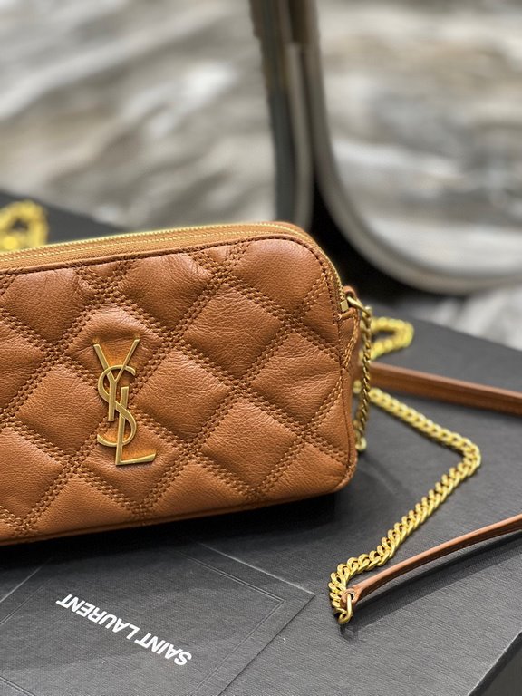 [In stock in seconds]Counter latest BECKY rhombic quilted double zipper clutch bag, made of original lambskin with quite delicate feel, with rhombic quilted pattern and simple iconic logo, atmospheric classic and versati