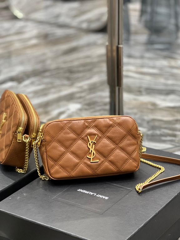 [In stock in seconds]Counter latest BECKY rhombic quilted double zipper clutch bag, made of original lambskin with quite delicate feel, with rhombic quilted pattern and simple iconic logo, atmospheric classic and versati