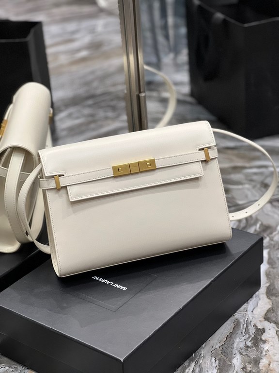 [In stock in seconds]             Cream_White_ Manhattan Manhattan baguette bag counter revamped the latest version of the full leather interior, calling out a sense of high class! It is a change from the previous classi