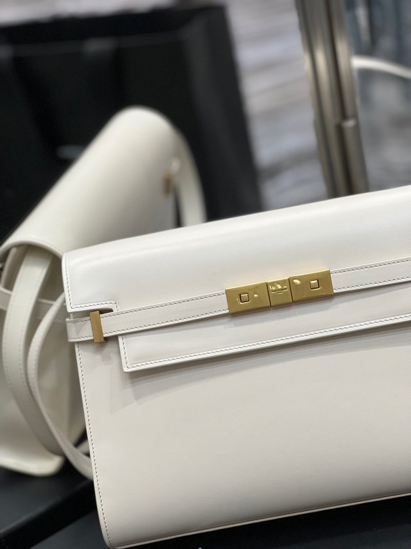 [In stock in seconds]             Cream_White_ Manhattan Manhattan baguette bag counter revamped the latest version of the full leather interior, calling out a sense of high class! It is a change from the previous classi