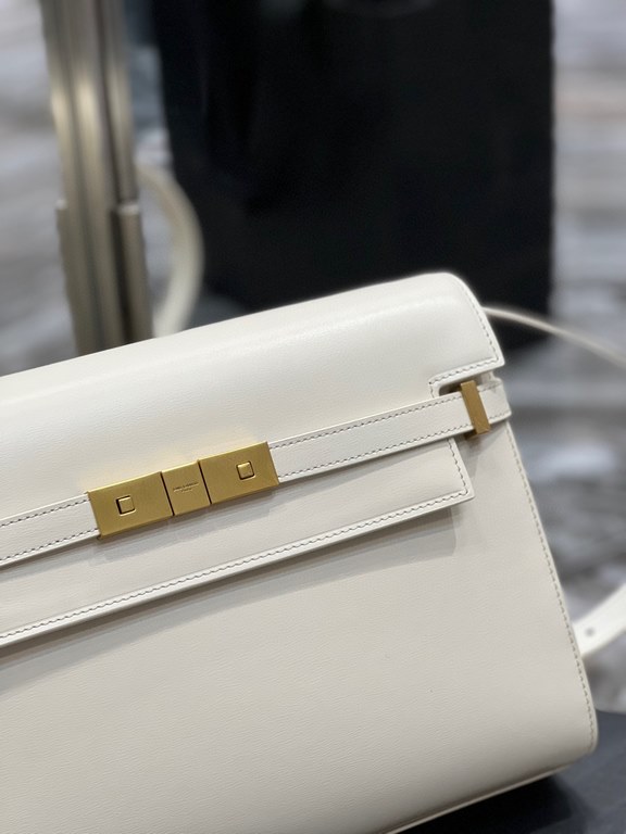 [In stock in seconds]             Cream_White_ Manhattan Manhattan baguette bag counter revamped the latest version of the full leather interior, calling out a sense of high class! It is a change from the previous classi